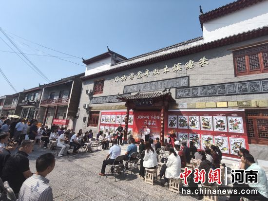 图为开幕式现场。 图为开幕式现场。