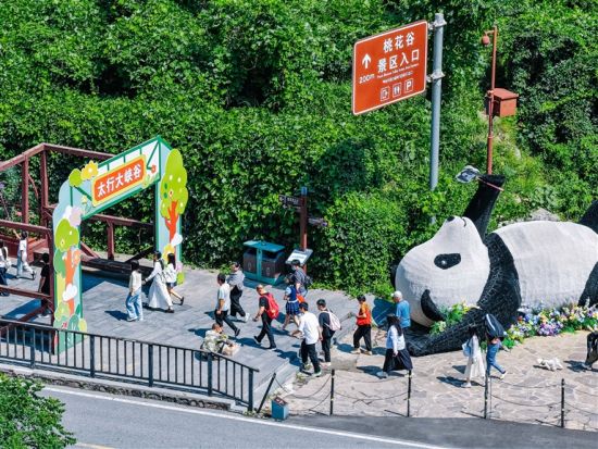 安阳推出多项“赛事+文旅”活动,游客可凭票根免费游览多家景区。 安阳推出多项“赛事+文旅”活动,游客可凭票根免费游览多家景区。