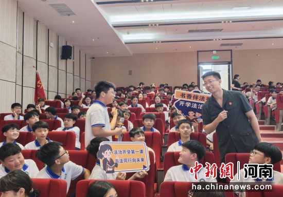 图为授课互动现场。 图为授课互动现场。
