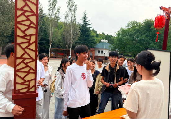 图为活动现场。 图为活动现场。
