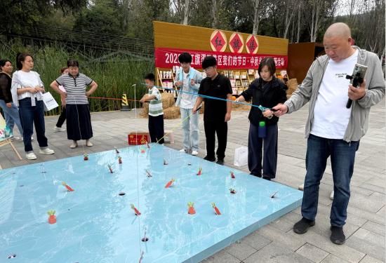 图为活动现场。 图为活动现场。
