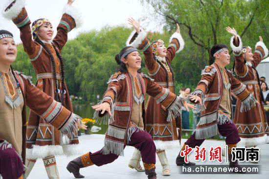 图为绿博园第四届法国嘉纳艺术嘉年华精彩不断。 图为绿博园第四届法国嘉纳艺术嘉年华精彩不断。