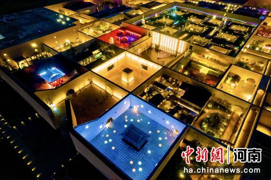 图为只有河南·戏剧幻城百场演出全天上演。 图为只有河南·戏剧幻城百场演出全天上演。