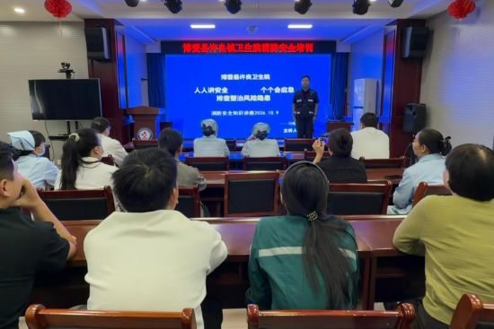 图为专题培训现场。 图为专题培训现场。