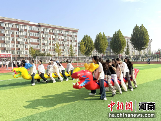 图为活动现场。 图为活动现场。