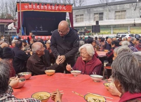 图为饺子宴现场。 图为饺子宴现场。