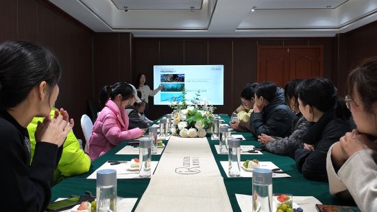 �Ȼ�鱦�ٰ조�ȻŮ���֮�С�����