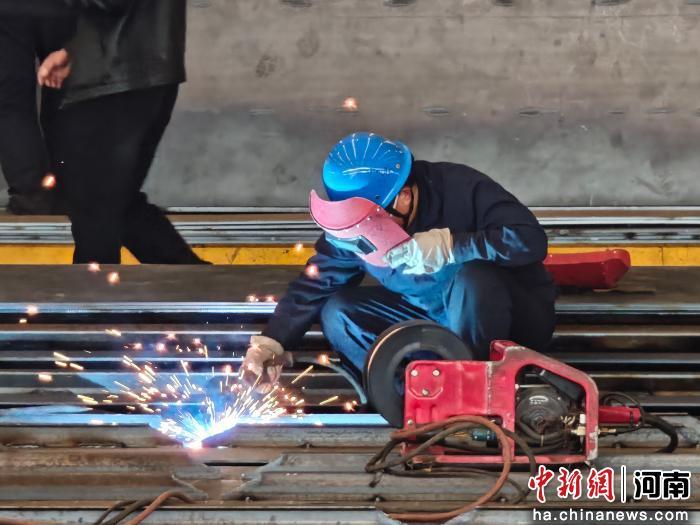 �������ؽ��ڳ�ԫ���ز�����չʾ�³ɹ�