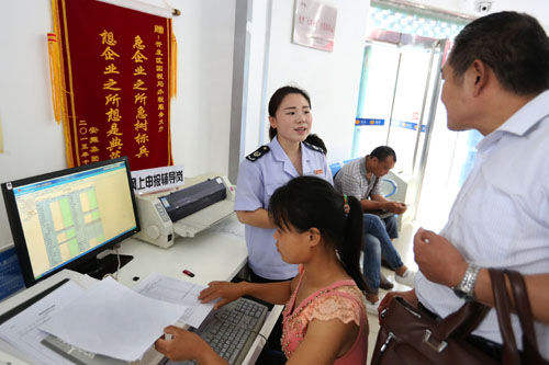 安阳高新区国税局贴心辅导一对一(组图)