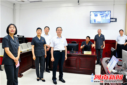 许昌市委书记胡五岳一行到许昌市中级人民法院调研