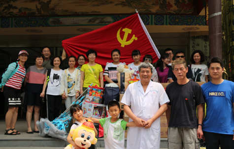 百瑞信托党员慰问汝州340多名脑瘫弃儿 - 河南