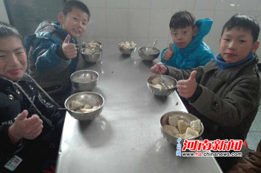 暖冬公益活动在荥阳市马沟儿童福利院举行 -