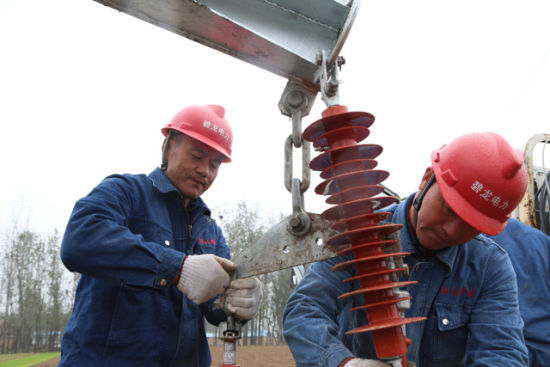 西华县供电公司:提速电力迁改工程助力高铁建