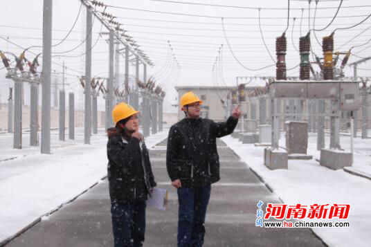封丘县供电公司加强降雪天气期间对变电站运行