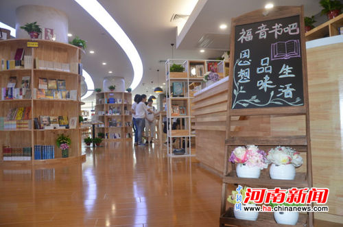 河南首个医院书吧亮相河南省人民医院