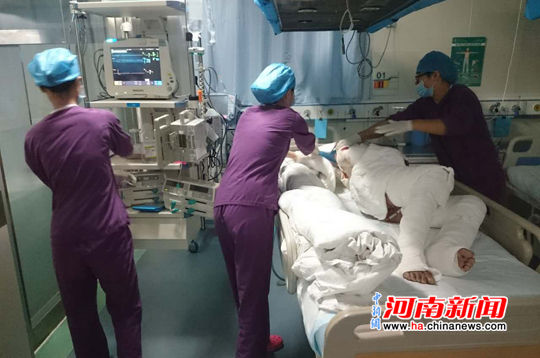 郑州第一人民医院千里救援重度烧伤患者 - 河南