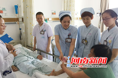 郑州市中心医院医护人员爱心救助贫困患者 - 河