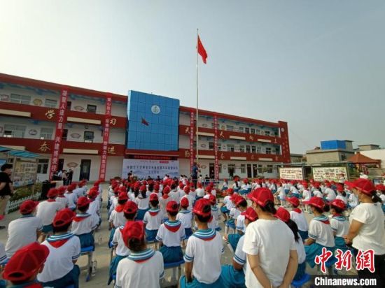 “灾民集中点”再听“书声琅琅” 中国红基会为河南灾区援建学校