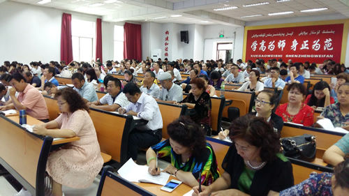 中原名师赴新疆哈密讲学受赞扬 - 河南教育