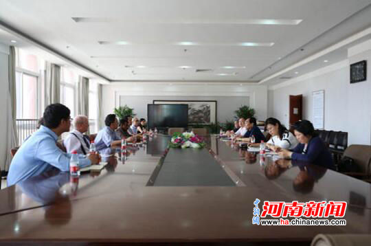 美国肯特州立大学考察团一行参观考察新联学院