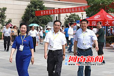 尹洪斌赴新联学院检查指导高招咨询会工作