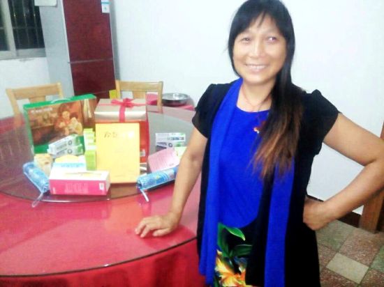 羚锐制药为100名优秀员工家属送中秋大礼包