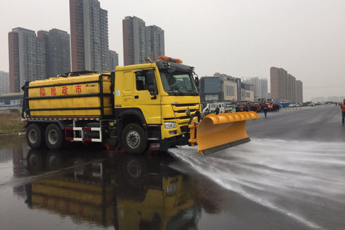 郑州市市政工程管理处开展2016清除冰雪演练