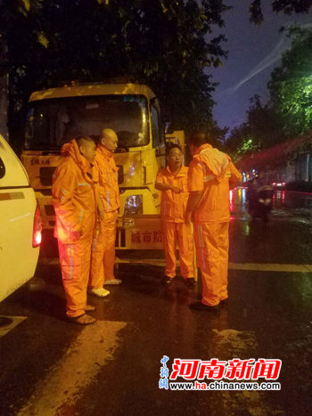 郑州市市政工程管理处积极应对降雨防内涝