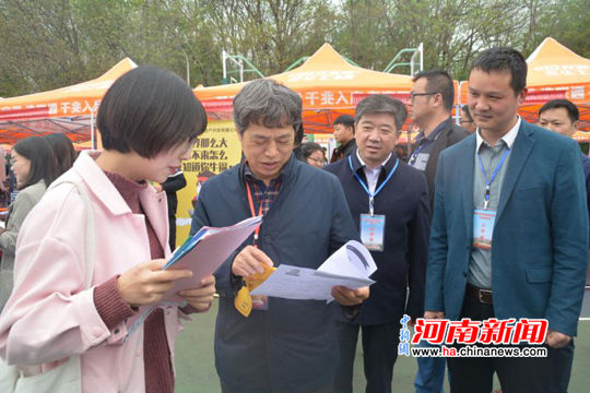 信阳师院举办2018届毕业生春季就业双选会