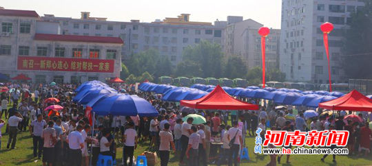 南召-新郑扶贫就业对接招聘会举行