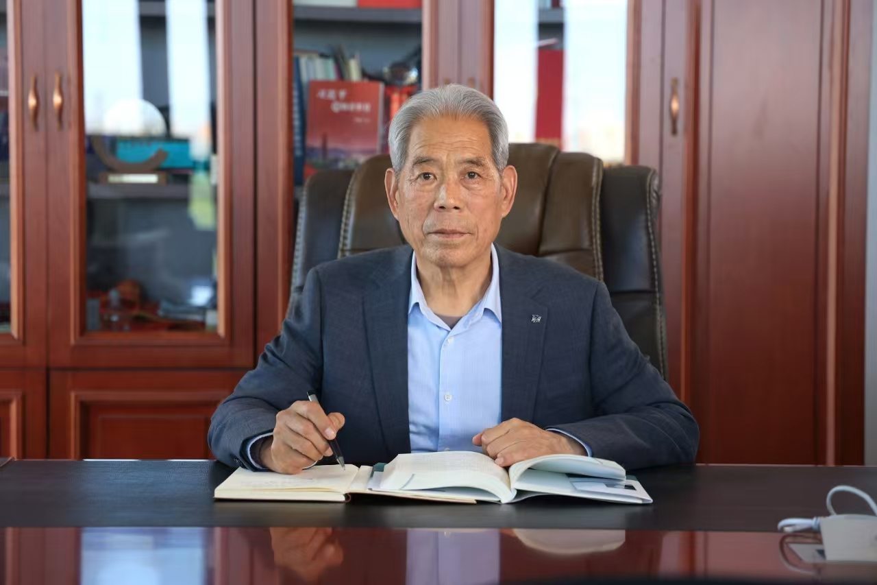 ����ʡ�˴����¬һ������ʮ��ʵҵ����Я�߽���ı����