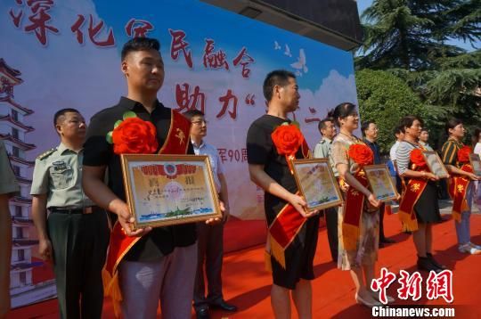 建军节前夕 郑州500余户军属收获优待金、喜报