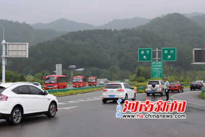 收入证明_高速交警收入(2)