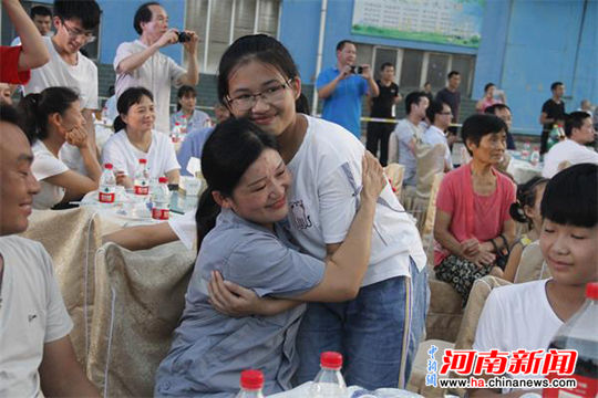 银鸽集团为41名职工子女发红包助圆大学梦