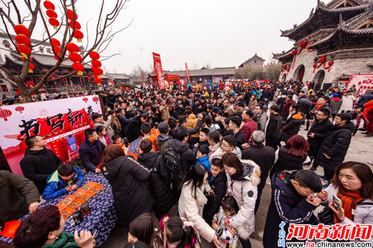 大年初一 建业足球小镇闹新春