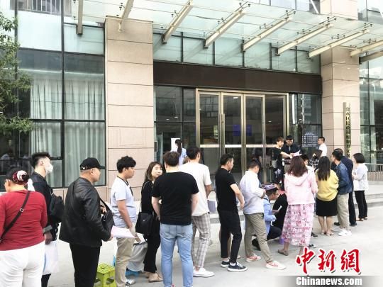 头纱、跟拍、小板凳 郑州新人全副武装领结婚