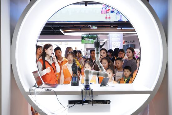 1025գ㽭ʡͯ黭񽱶߽ͯδƼģ顰+ƼĿͼΪͯι۷еۺͻе֡(ͼƬԴ)