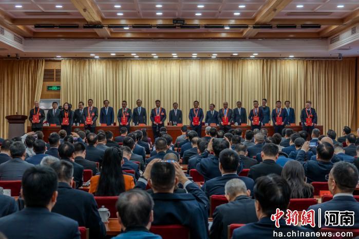 河南省优秀建设者表彰大会召开